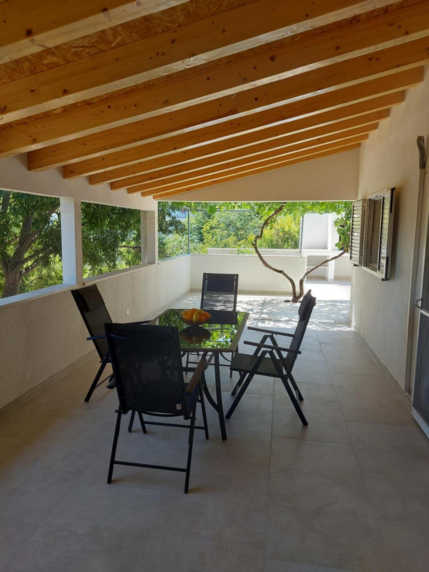Holiday Home Dora Sutivan ภายนอก รูปภาพ