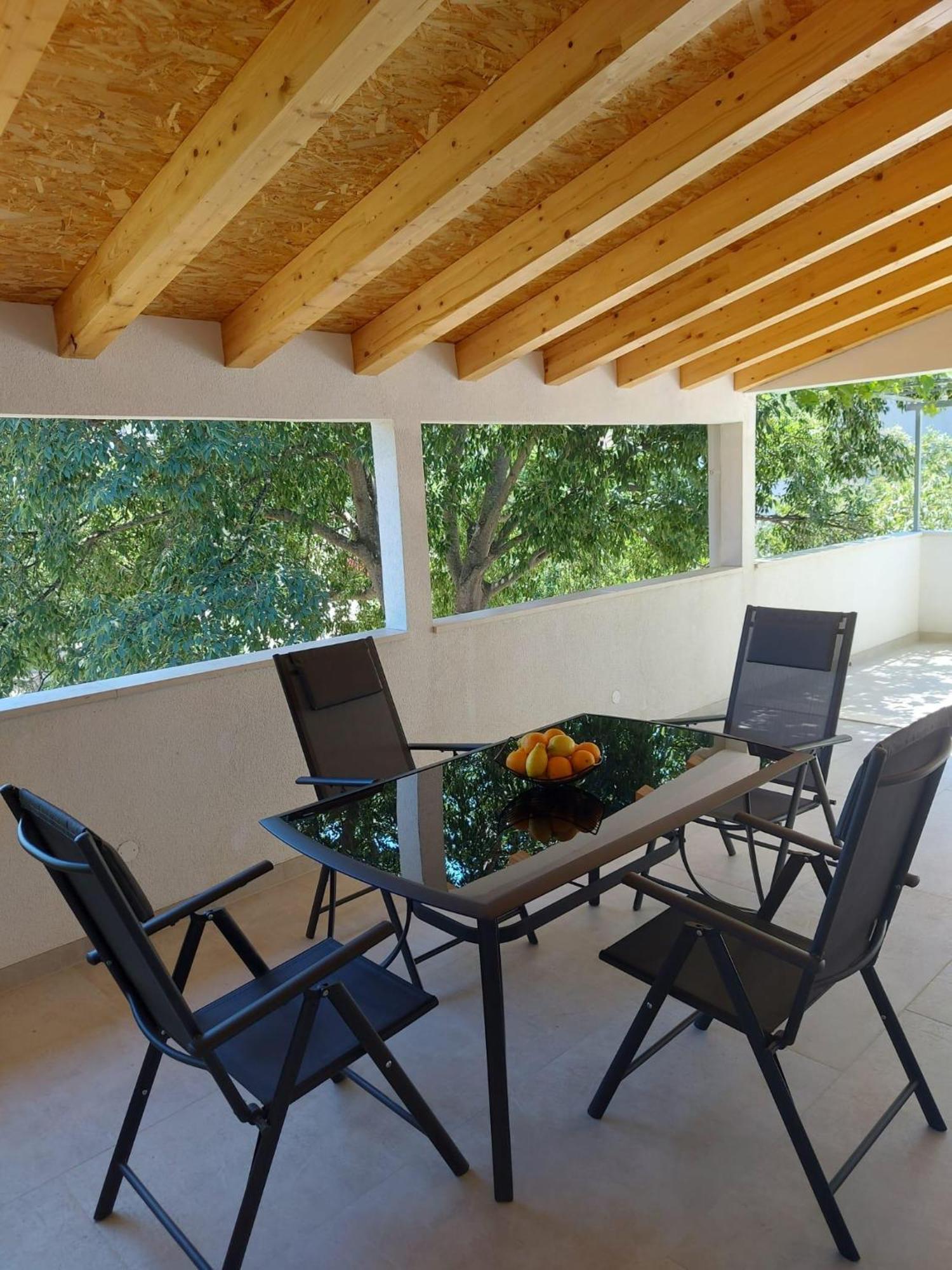 Holiday Home Dora Sutivan ภายนอก รูปภาพ