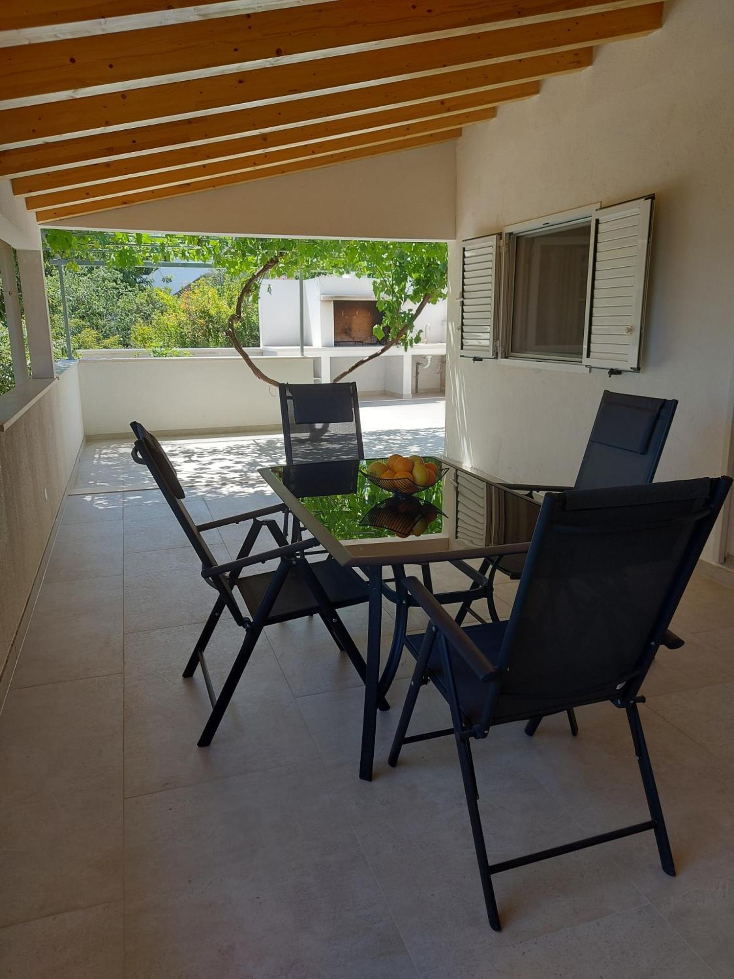 Holiday Home Dora Sutivan ภายนอก รูปภาพ